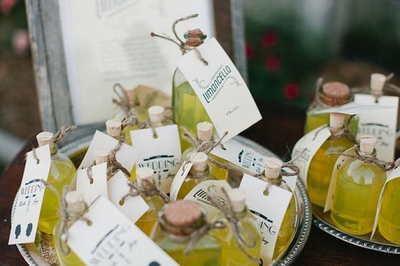 Mini bouteilles vides à remplir pour cadeau d'invité de mariage