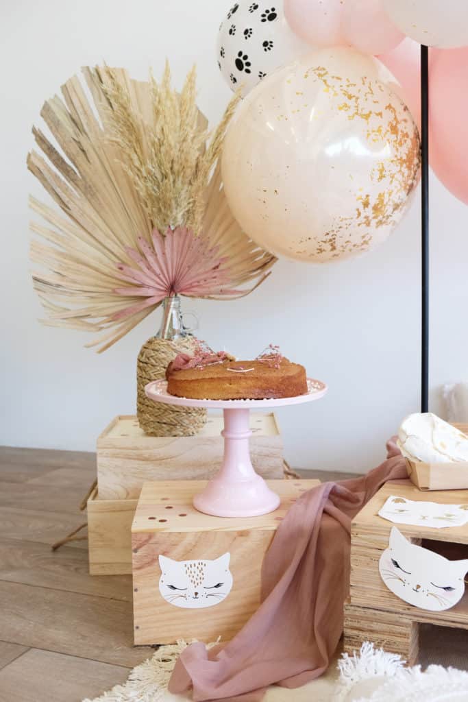 Recette de Gâteau d'anniversaire : La déco coussin et les fleurs